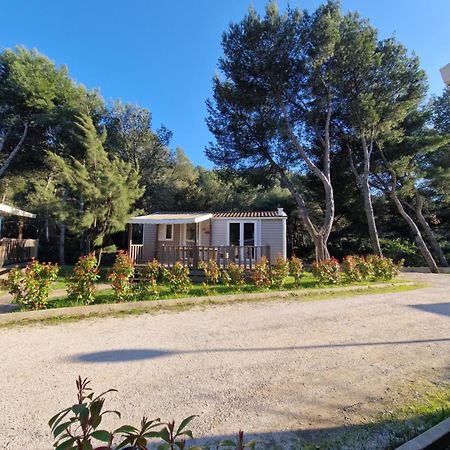 Camping Aux Portes De Cassis โรกฟอร์ต-ลา-เบดูล ภายนอก รูปภาพ