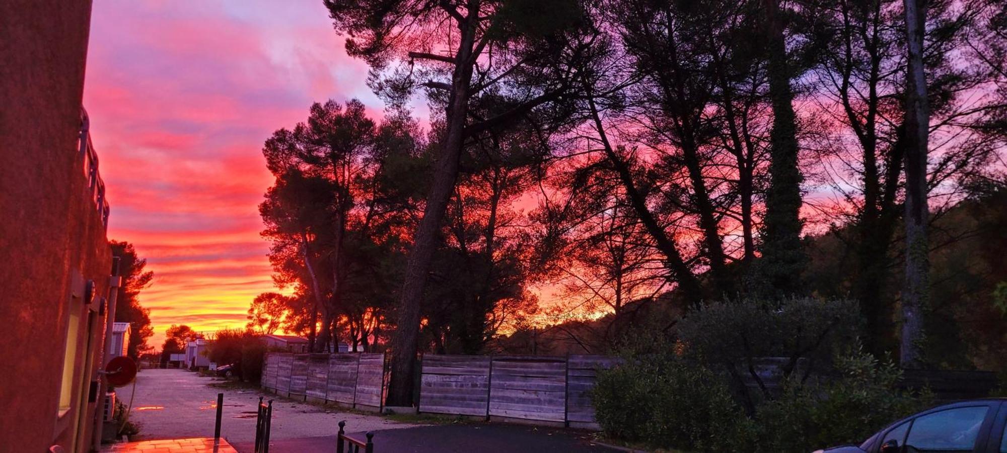 Camping Aux Portes De Cassis โรกฟอร์ต-ลา-เบดูล ภายนอก รูปภาพ