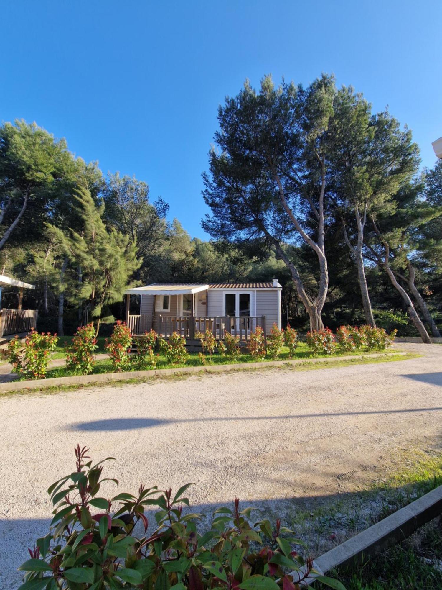 Camping Aux Portes De Cassis โรกฟอร์ต-ลา-เบดูล ภายนอก รูปภาพ