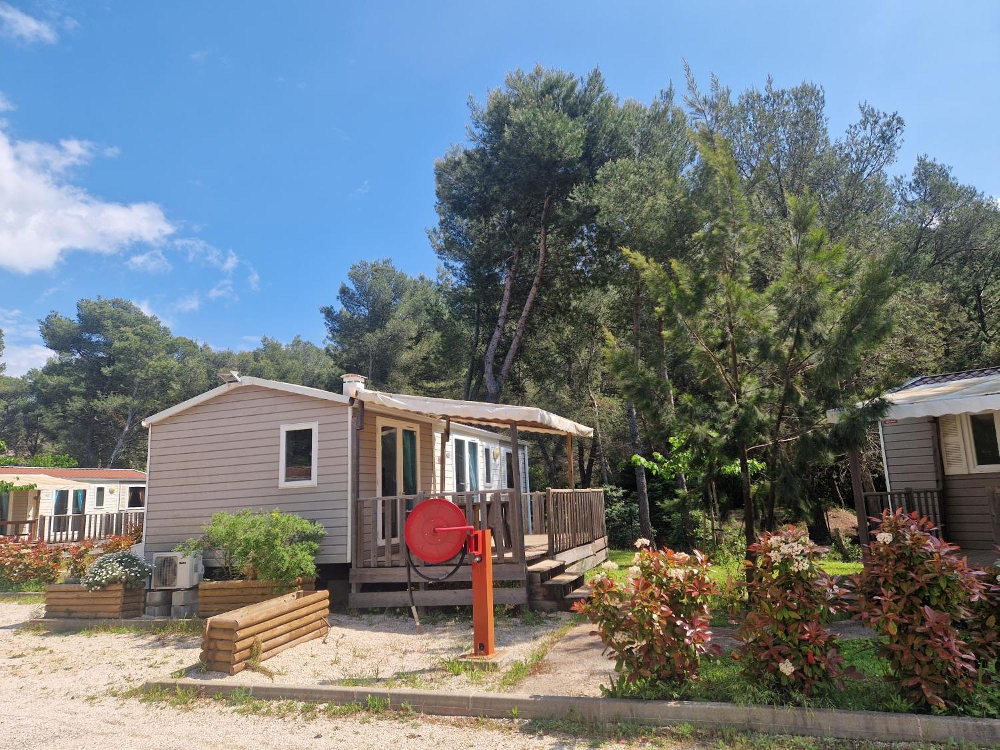 Camping Aux Portes De Cassis โรกฟอร์ต-ลา-เบดูล ภายนอก รูปภาพ