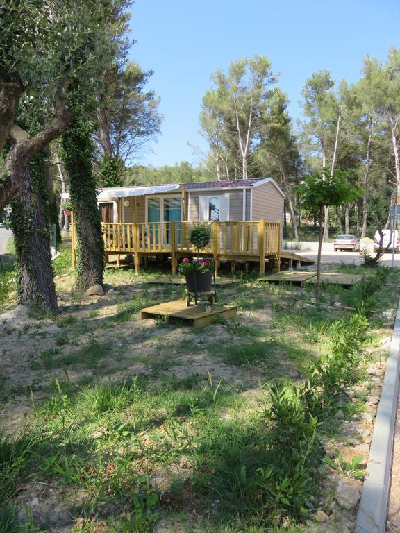 Camping Aux Portes De Cassis โรกฟอร์ต-ลา-เบดูล ภายนอก รูปภาพ